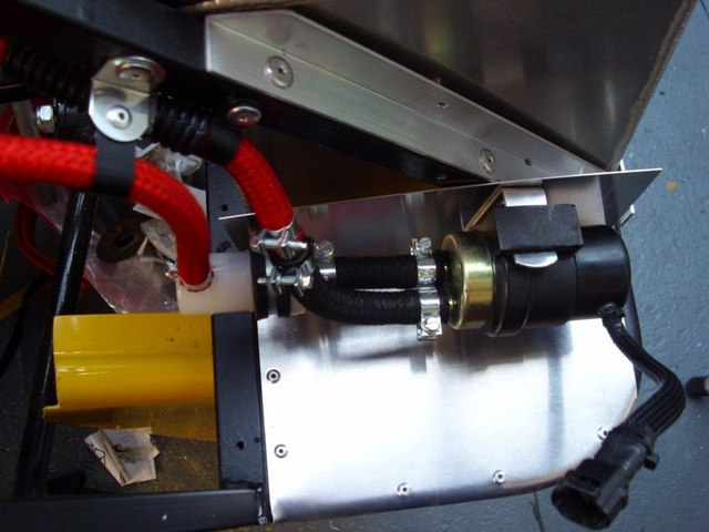Fuel pump mounting, close up